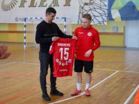 Подписываем нового игрока